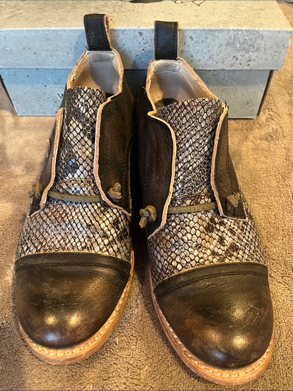 Women's Brown Snake-Print Leather Cap-Toe Shoes